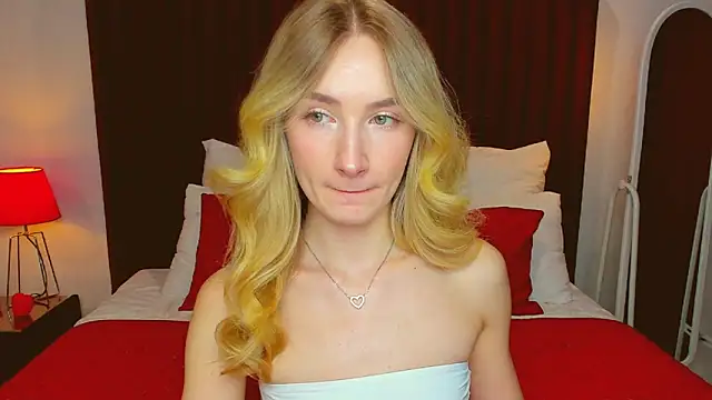 Snapshot of bella__rose chatting on 03.10.25 bella  rose online show from 03.10.25