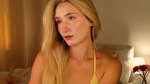 Snapshot of bella__rose chatting on 07.14.26 bella rose online show from 07.14.26