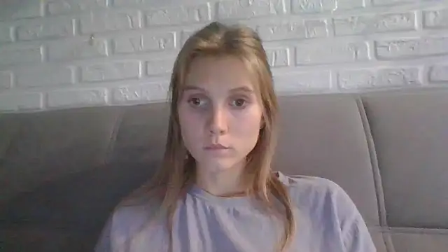 Snapshot of MaryMiton chatting on 03.22.25 MaryMiton online show from 03.22.25