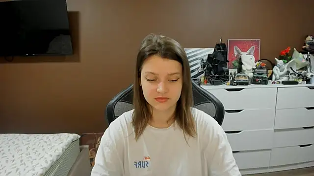 Snapshot of SoniNesti chatting on 06.16.26 SoniNesti online show from 06.16.26