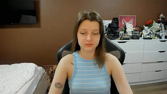 Snapshot of SoniNesti chatting on 06.25.26 SoniNesti online show from 06.25.26