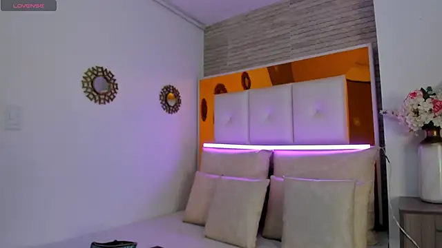 Snapshot of ShaniaBrownn chatting on 12.21.24 ShaniaBrownn online show from 12.21.24