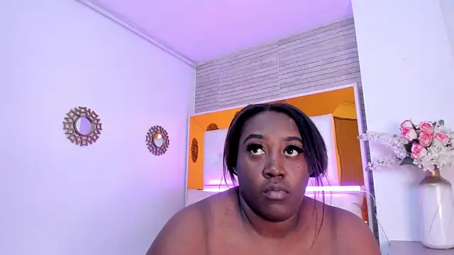 Snapshot of ShaniaBrownn chatting on 03.18.25 ShaniaBrownn online show from 03.18.25