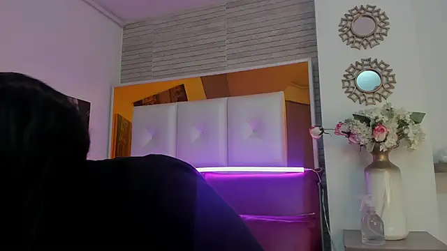 ShaniaBrownn online show from 11.04.25