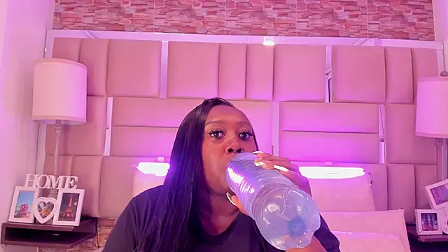 ShaniaBrownn online show from 01.07.26