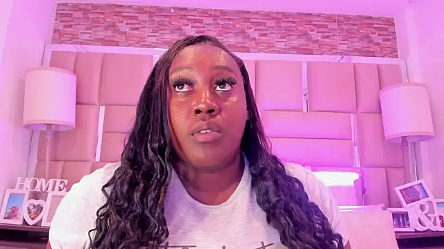 ShaniaBrownn online show from 03.12.26