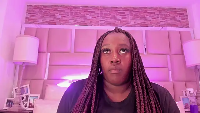 ShaniaBrownn online show from 05.13.26