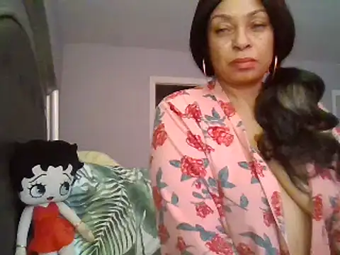 MSweetLindaParks online show from 02.15.25