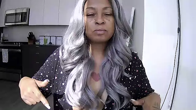 MSweetLindaParks online show from 07.15.26