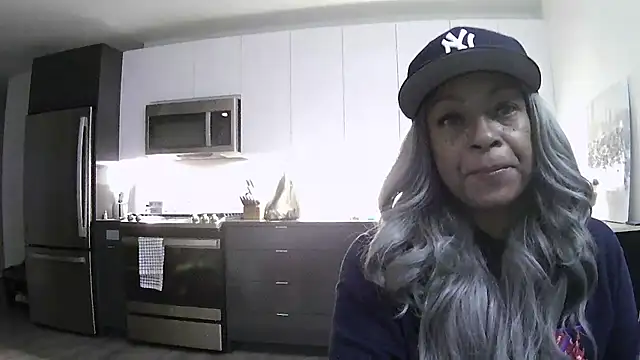 MSweetLindaParks online show from 07.17.26