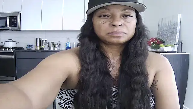 MSweetLindaParks online show from 08.05.26