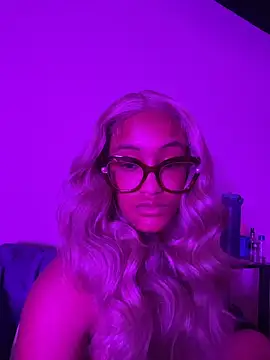 Snapshot of MyssFiji chatting on 10.23.25 MyssFiji online show from 10.23.25