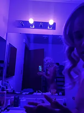 Snapshot of MyssFiji chatting on 11.04.25 MyssFiji online show from 11.04.25