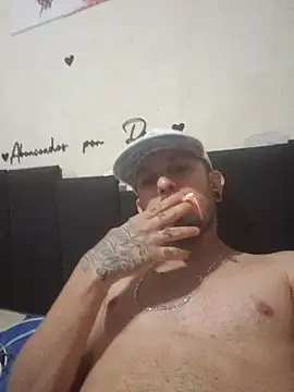 Snapshot of Bulldog2122 chatting on 10.31.25 Bulldog2122 online show from 10.31.25