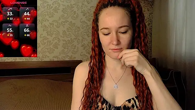 Snapshot of AgnesGraham chatting on 03.10.25 AgnesGraham online show from 03.10.25
