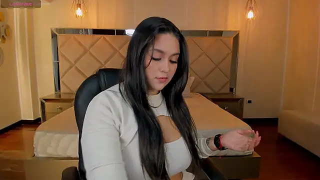 ToriCrossX online show from 02.18.25