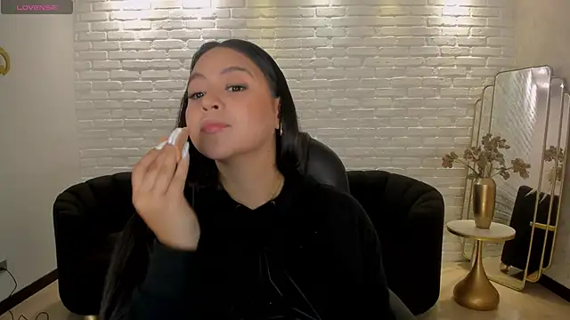 ToriCrossX online show from 03.08.25