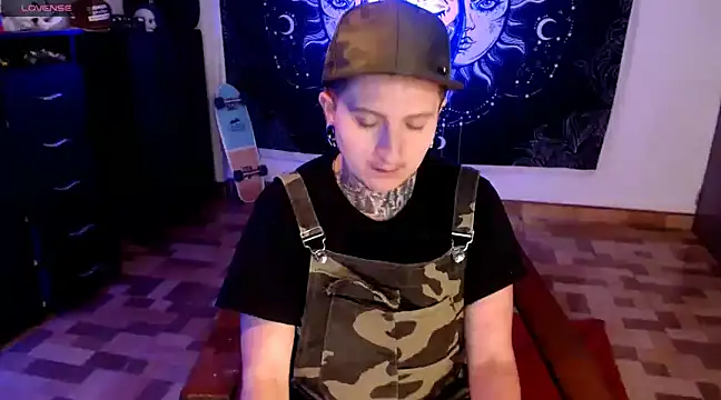Marieblueeyes online show from 01.05.25