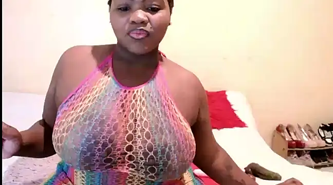 Snapshot of Queen_BootyXXX chatting on 03.15.25 Queen BootyXXX online show from 03.15.25