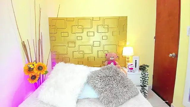 Julia Haye online show from 12.07.24