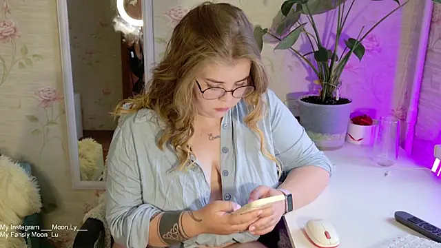 Snapshot of sinnamon_ chatting on 09.26.25 sinnamon  online show from 09.26.25