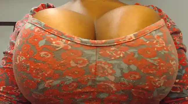 Snapshot of biggracie chatting on 02.04.25 biggracie online show from 02.04.25