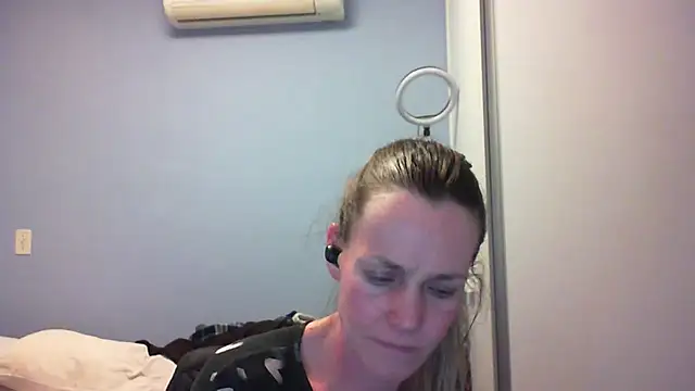 Annylove1 online show from 10.27.25