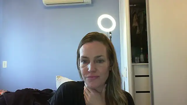 Annylove1 online show from 10.28.25