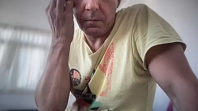 Snapshot of ALPHANDRE chatting on 10.06.25 ALPHANDRE online show from 10.06.25