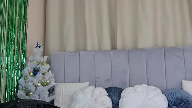 Snapshot of Barbie_Blond_ chatting on 12.29.24 Barbie Blond online show from 12.29.24