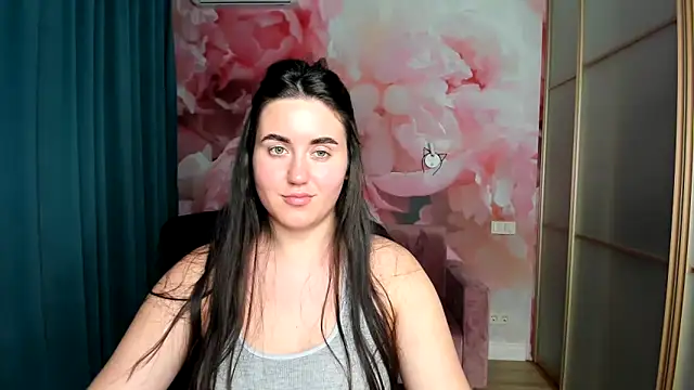 Snapshot of Roxie_Bradley chatting on 12.14.24 Roxie Bradley online show from 12.14.24
