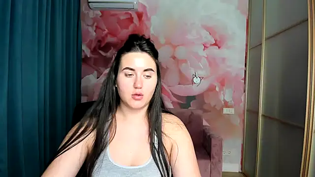 Snapshot of Roxie_Bradley chatting on 12.15.24 Roxie Bradley online show from 12.15.24