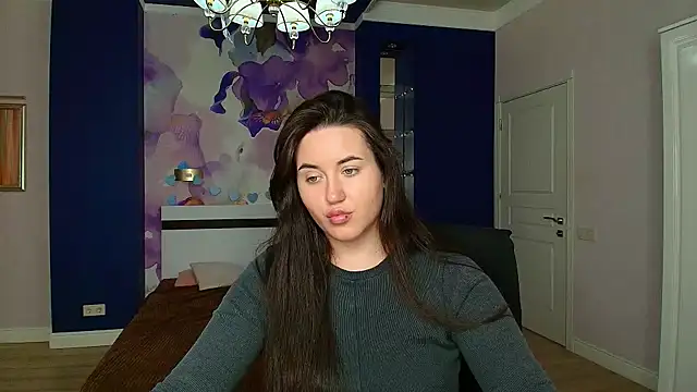 Snapshot of Roxie_Bradley chatting on 12.18.24 Roxie Bradley online show from 12.18.24