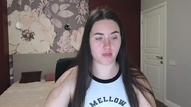 Snapshot of Roxie_Bradley chatting on 12.25.24 Roxie Bradley online show from 12.25.24