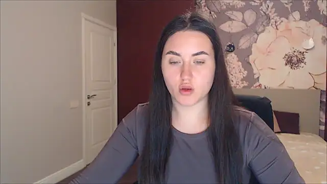 Snapshot of Roxie_Bradley chatting on 12.27.24 Roxie Bradley online show from 12.27.24