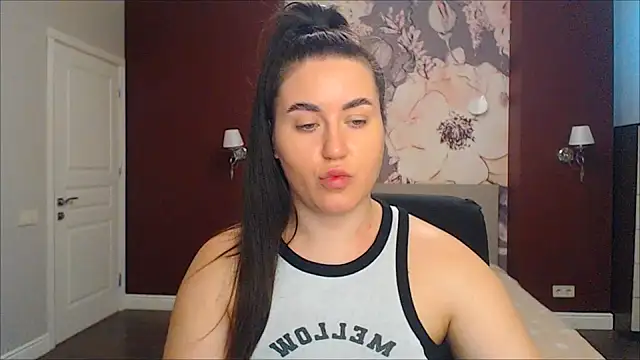 Snapshot of Roxie_Bradley chatting on 01.03.25 Roxie Bradley online show from 01.03.25