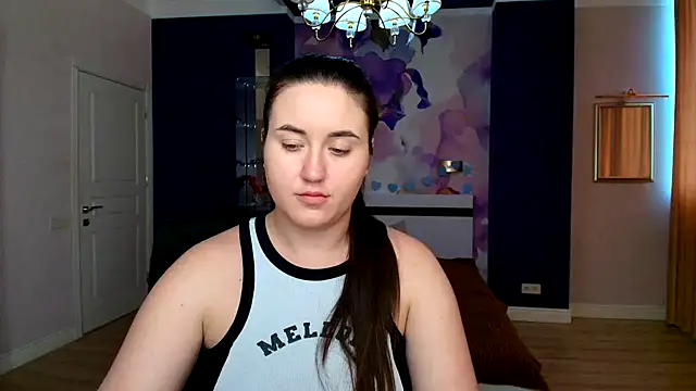 Snapshot of Roxie_Bradley chatting on 02.04.25 Roxie Bradley online show from 02.04.25