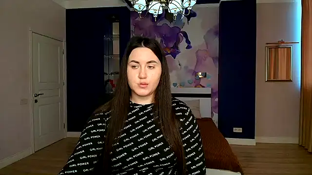 Snapshot of Roxie_Bradley chatting on 02.11.25 Roxie Bradley online show from 02.11.25