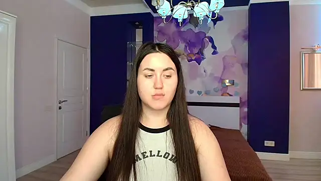 Snapshot of Roxie_Bradley chatting on 02.18.25 Roxie Bradley online show from 02.18.25