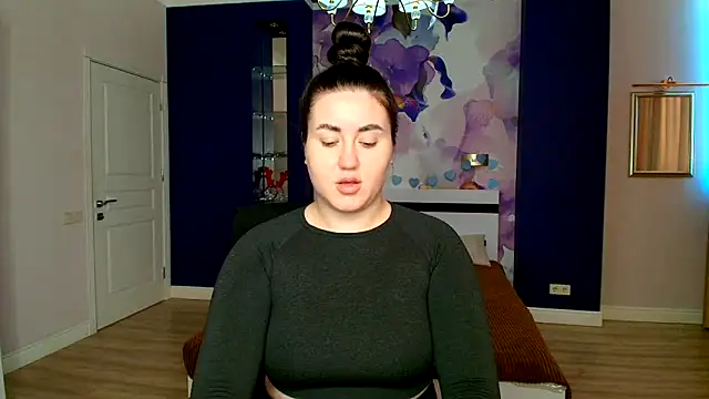 Snapshot of Roxie_Bradley chatting on 02.19.25 Roxie Bradley online show from 02.19.25