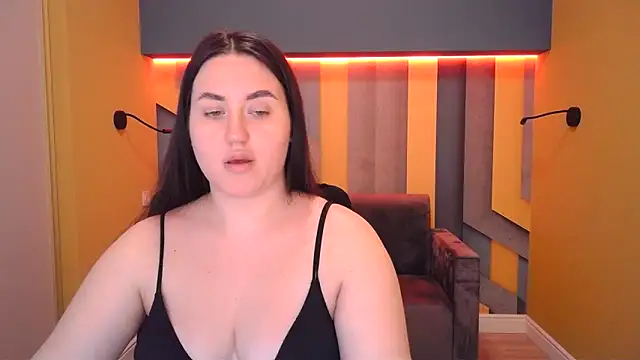 Snapshot of Roxie_Bradley chatting on 02.24.25 Roxie Bradley online show from 02.24.25