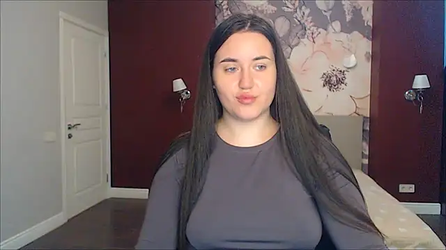 Snapshot of Roxie_Bradley chatting on 03.19.25 Roxie Bradley online show from 03.19.25