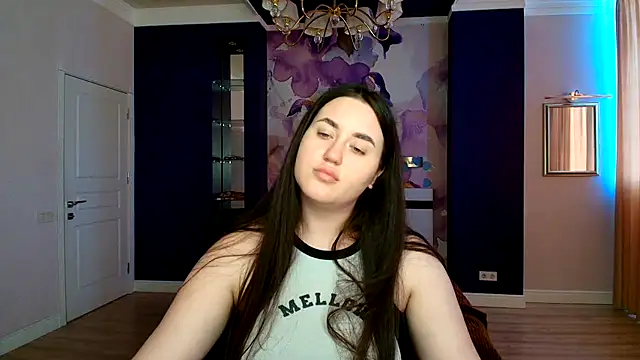 Snapshot of Roxie_Bradley chatting on 03.21.25 Roxie Bradley online show from 03.21.25