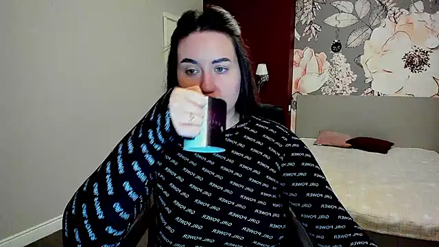 Roxie Bradley online show from 02.05.26