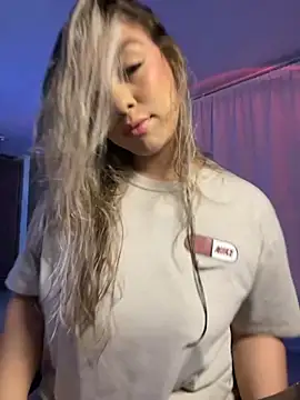 Snapshot of Im_sophiie chatting on 09.26.25 Im sophiie online show from 09.26.25