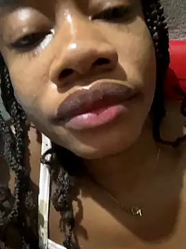 Snapshot of _yisela_ chatting on 10.01.25  yisela  online show from 10.01.25