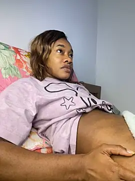 Snapshot of _yisela_ chatting on 10.12.25  yisela  online show from 10.12.25