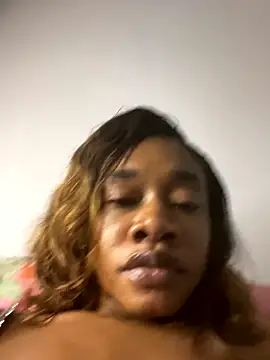 Snapshot of _yisela_ chatting on 10.22.25  yisela  online show from 10.22.25