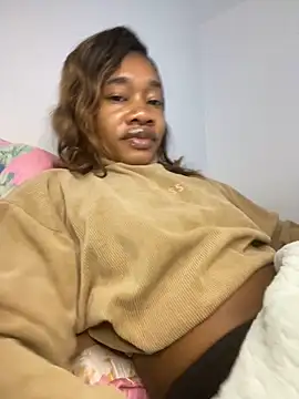 Snapshot of _yisela_ chatting on 10.22.25  yisela  online show from 10.22.25