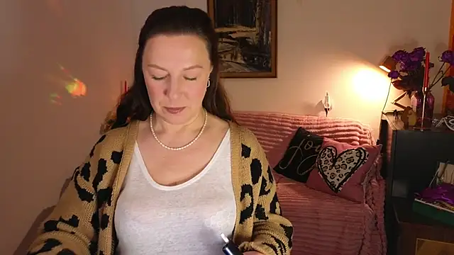 vanessawis  online show from 04.18.26